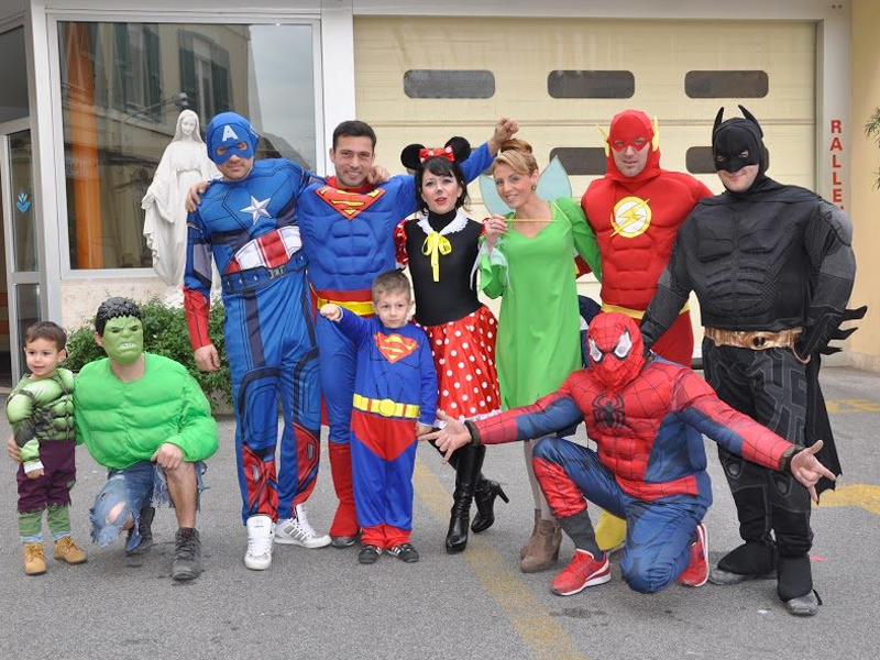SuperEroi con Bambini Ospedale Pediatrico SuperEroi con Bambini Ospedale Pediatrico