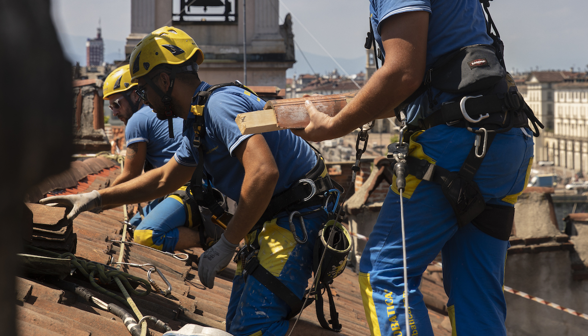 <strong>Come rifare il tetto in economia: costi, bonus e vantaggi</strong>
