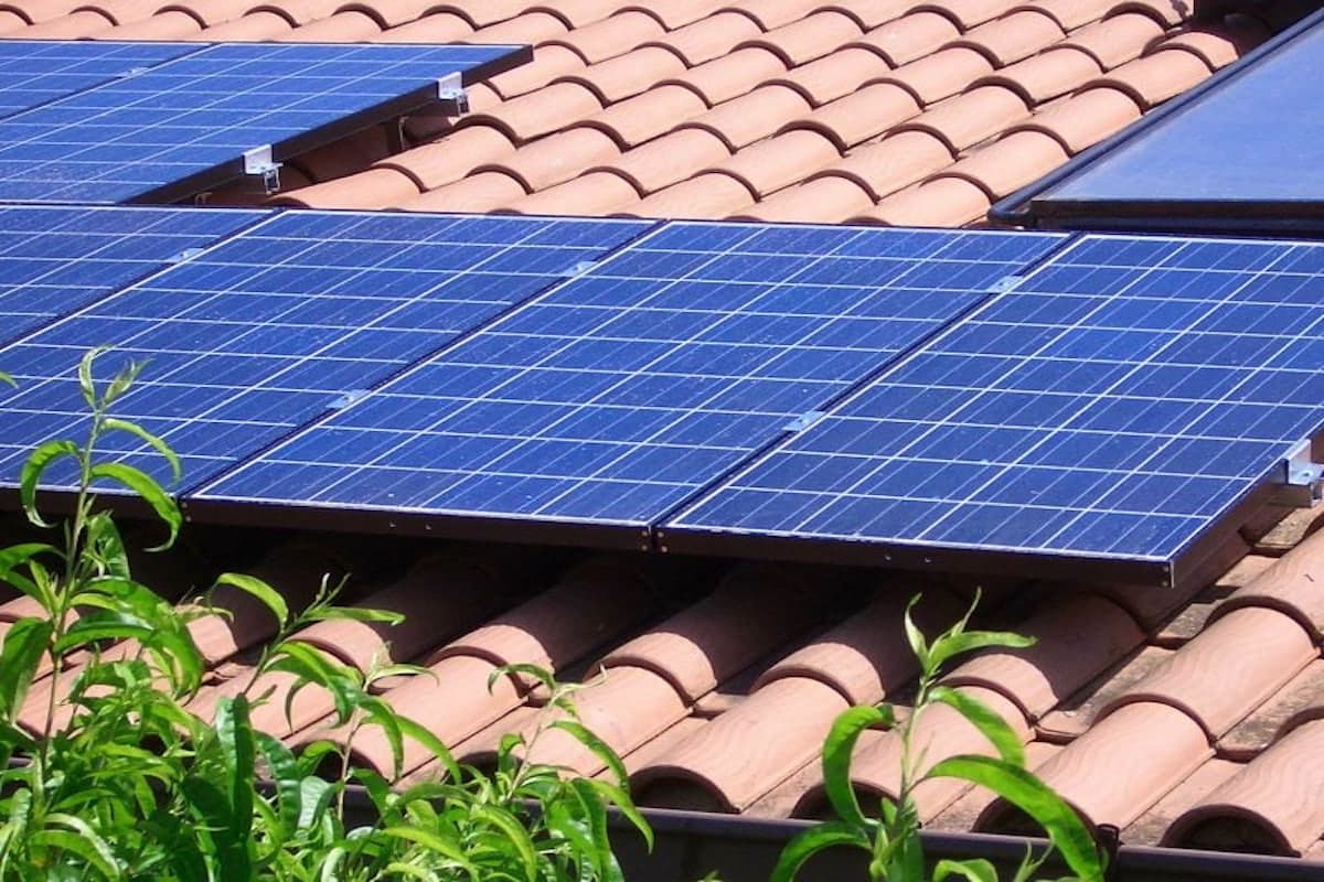 pannelli fotovoltaici su tetto a scopo esemplificativo dei componenti
