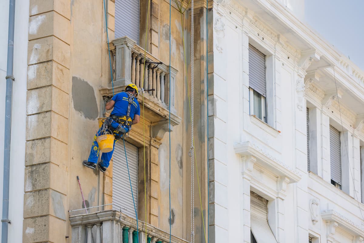 Infiltrazioni dal balcone: Chi paga e Cosa fare