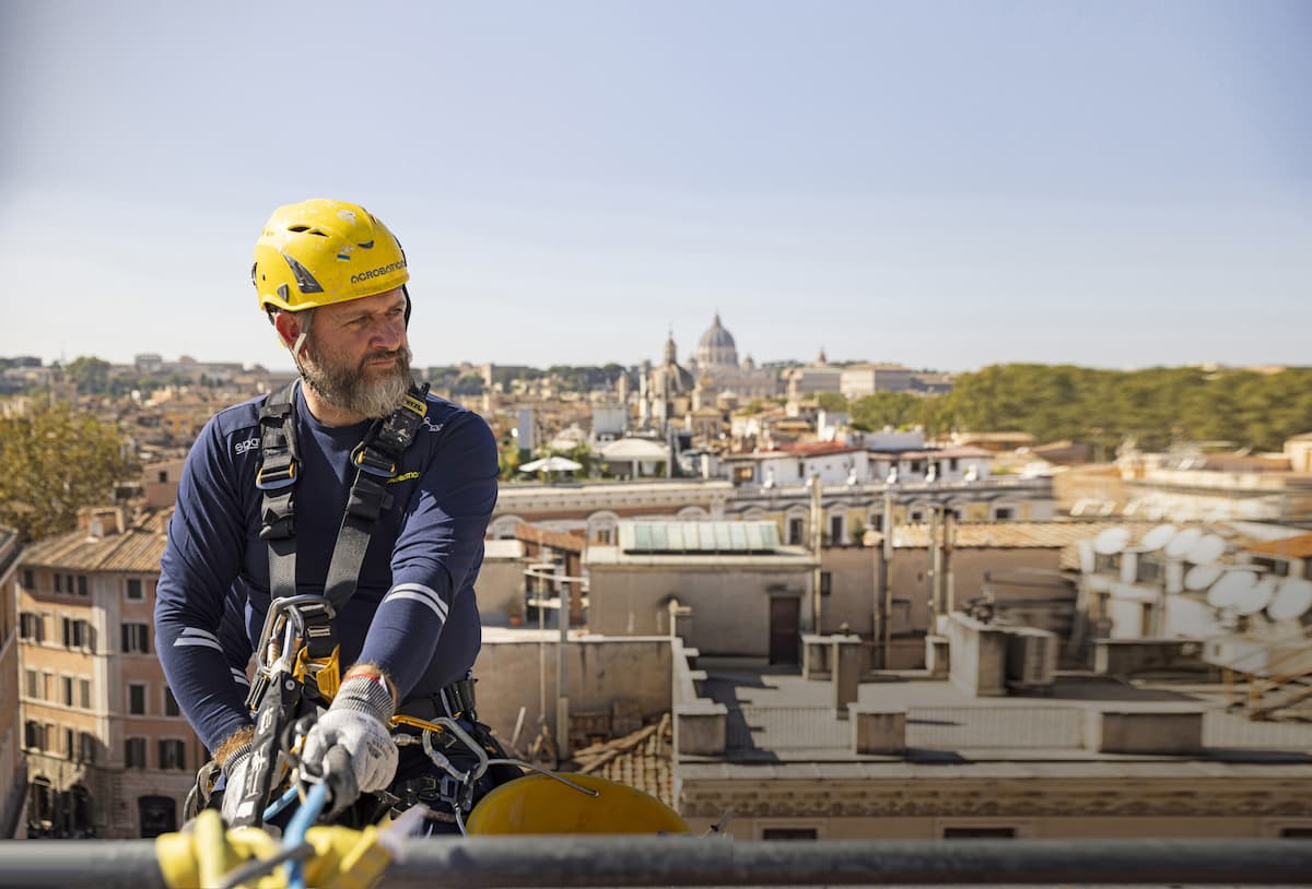 operaio acrobatica a roma, castel sant'angelo